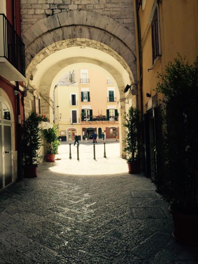 Arco Della Luna Bari Bagian luar foto