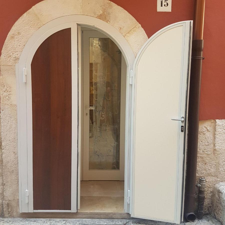Arco Della Luna Bari Bagian luar foto